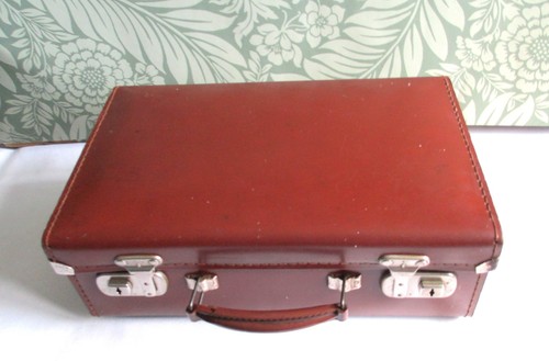 Small 1940s hard shell - hard,