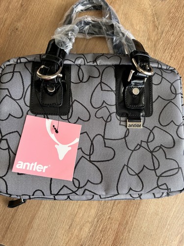 Antler grey black heart - &,