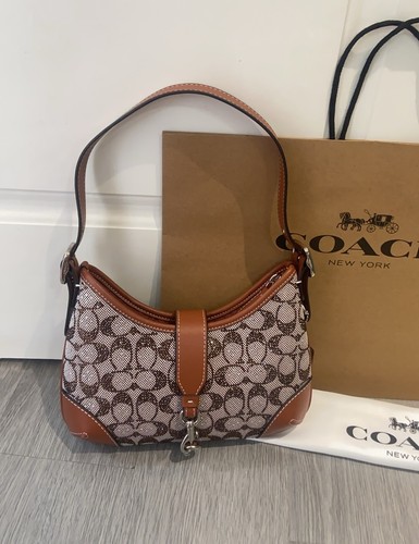 Hamptons hobo signature - hamptons,